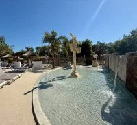 Camping Crin Blanc_Arles - espace aquatique pataugeoire &copy; 