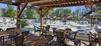 Camping Crin Blanc_Arles - restaurant terrasse &copy; 